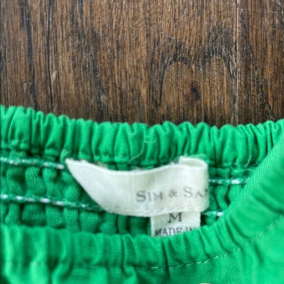 Elegant Green Puff Sleeve Dress - Picture 2 of 4